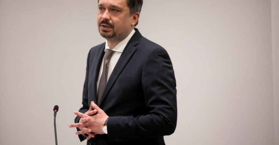 zdjęcie: RPO o orzeczeniu TSUE ws. uznawania małżeństw jednopłciowych: trzeba wykonać / Warszawa, 21.05.2025. Rzecznik Praw Obywatelskich Marcin Wiącek podczas konferencji prasowej w siedzibie RPO w Warszawie, 21 bm. Temat spotkania