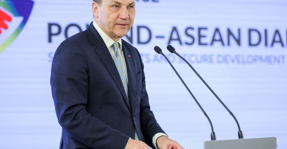 zdjęcie: Szef MSZ do przedstawicieli państw ASEAN: Polska chce i może być waszą bramą do Europy / Warszawa, 23.03.2026. Wicepremier, minister spraw zagranicznych Radosław Sikorski na konferencji „Dialog Polska-ASEAN – wspólnota interesów i bezpieczny rozwój”, 23 bm. w Sejmie w Warszawie. (aldg) PAP/Rafał Guz
