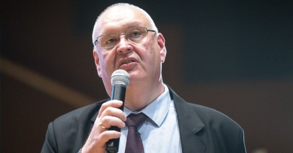zdjęcie: Prezes TK zapowiada złożenie zawiadomienia ws. odmowy umorzenia śledztwa w jego sprawie / Bydgoszcz, 21.07.2025. Prezes Trybunału Konstytucyjnego Bogdan Święczkowski podczas X Międzynarodowego Festiwalu Szachowego im. Lecha Kaczyńskiego w ramach Dnia Pamięci Lecha Kaczyńskiego, 21 bm. na Politechnice Bydgoskiej. (ad) PAP/Tytus Żmijewski