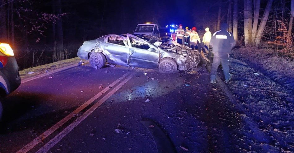 zdjęcie: Nietrzeźwy kierowca dachował po uderzeniu w drzewo na DW364 / fot. KPP w Lwówku Śląskim