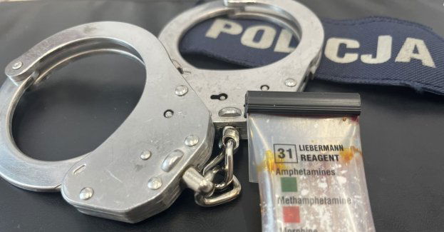Jechał pojazdem bez tablic rejestracyjnych. Okazało się, że był poszukiwany