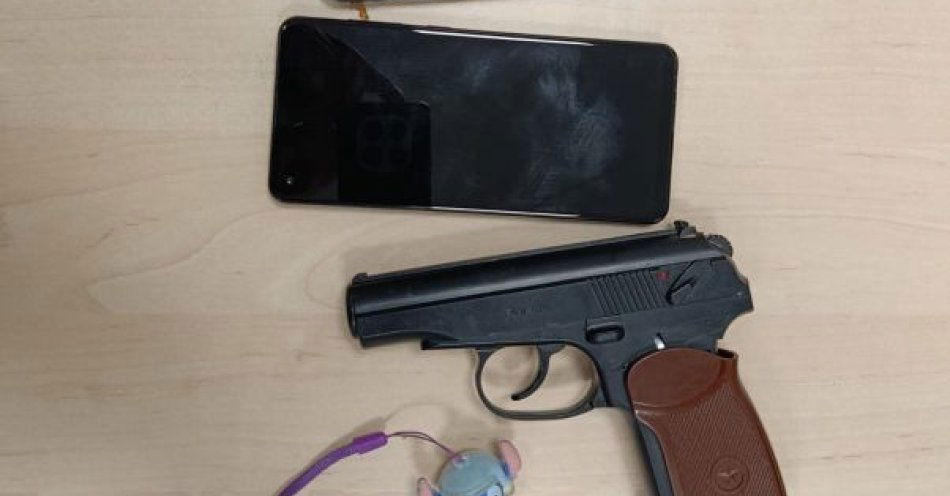 zdjęcie: Areszt dla sprawcy brutalnego pobicia i rozboju w Opatowie / fot. KPP Opatów Przedmioty pochodzące z przestępstwa