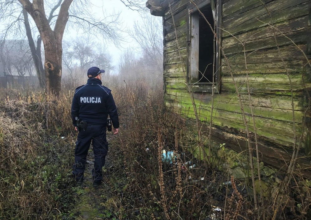 zdjęcie: Reaguj gdy widzisz osobę zagrożoną wychłodzeniem / fot. KPP Zambrów
