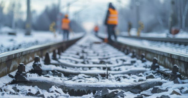 Z powodu oblodzonej trakcji pociągi utknęły na trasie