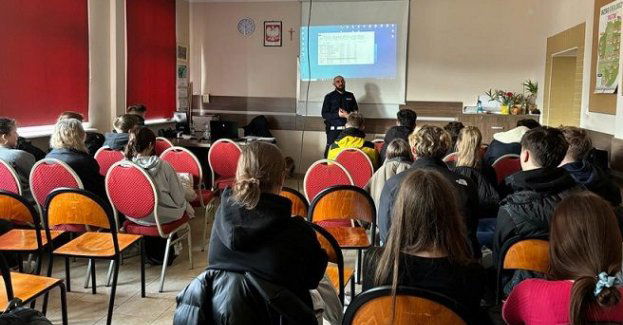 Spotkanie policjantów z przyszłymi kierowcami