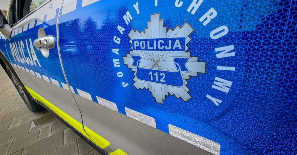 zdjęcie: Sokólscy policjanci pomogli mężczyźnie zakupem napojów / fot. KPP Sokółka