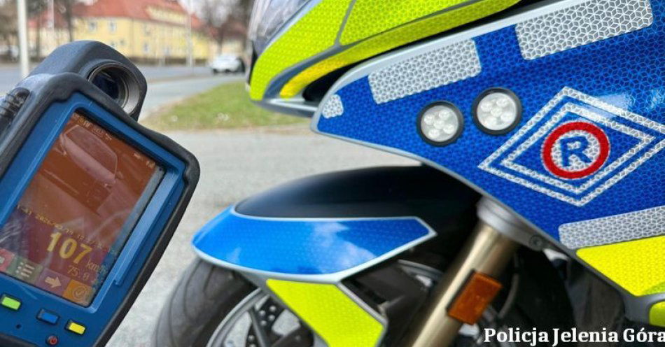 zdjęcie: 107 km/h w terenie zabudowanym Kierowca stracił prawo jazdy / fot. KMP w Jeleniej Górze