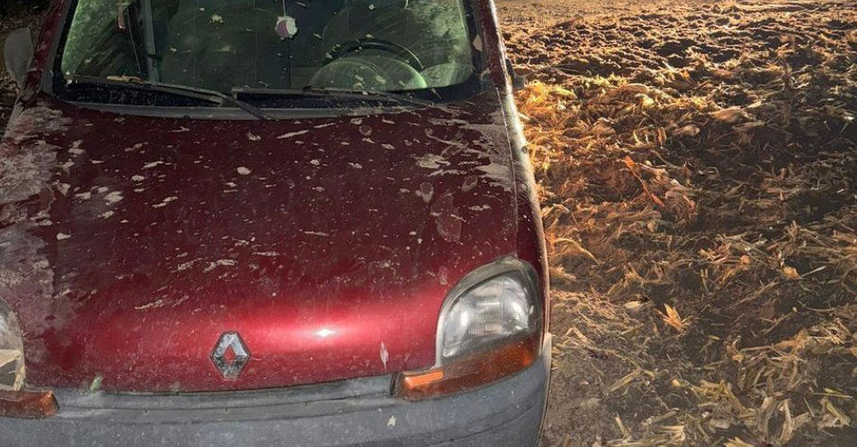 zdjęcie: Dachowanie auta w Rudzku Dużym. Ranny 19 letni pasażer / fot. KPP w Radziejowie