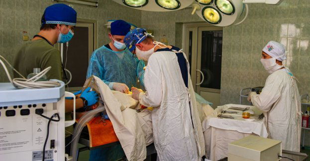 Szef kliniki otolaryngologii dziecięcej pomaga pacjentom na Ukrainie