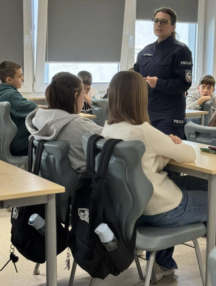 zdjęcie: Hejt to przemoc Policjantka edukuje młodzież i apeluje do rodziców / fot. KPP w Pucku