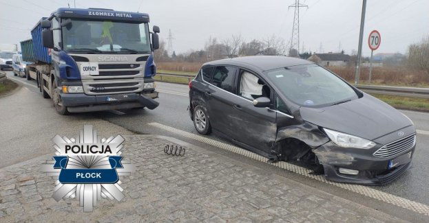 Nieprawidłowa zmiana pasa ruchu przyczyną kolizji