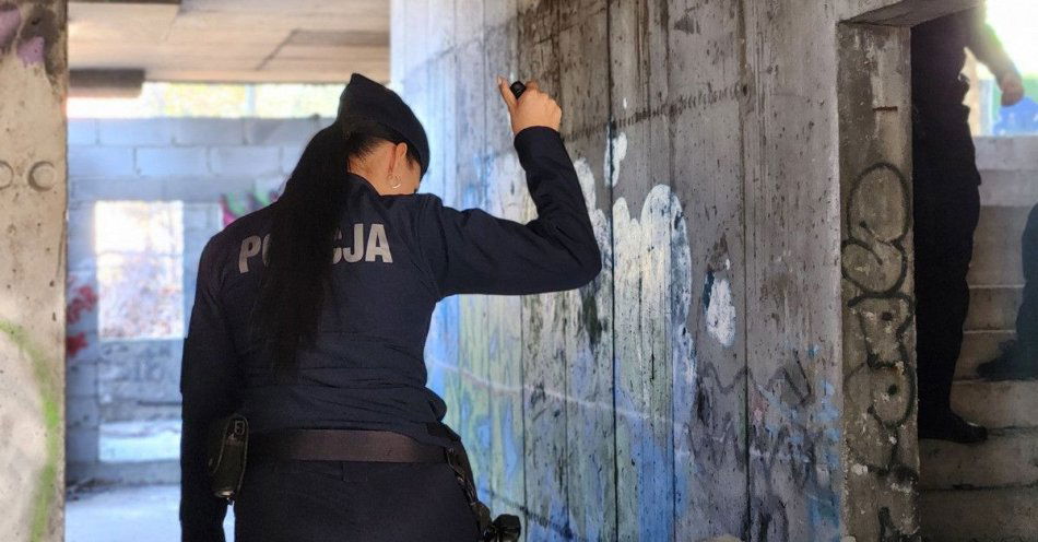 zdjęcie: Policja kontroluje miejsca pobytu bezdomnych przed mrozem / fot. KPP w Mielcu Kontrole miejsc przebywania bezdomnych