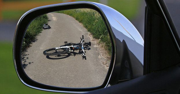 Na dk 50 ciężarówka potrąciła rowerzystę; trasa pod Płońskiem zablokowana