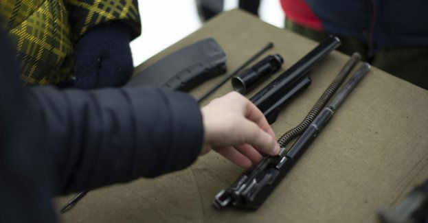 Zamiast pszczół broń i amunicja; 80-latek miał arsenał w pasiece