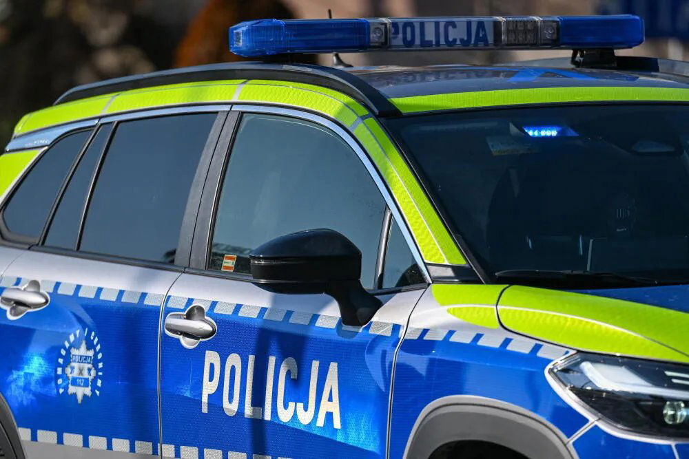 zdjęcie: Gdynia: policja ustala okoliczności incydentu w szkole średniej; uczniowie zażyli snusy / Rzeszów, 01.03.2026. Policyjny radiowóz w Rzeszowie, 1 bm. PAP/Darek Delmanowicz