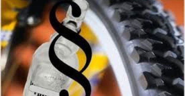 Nietrzeźwa rowerzystka w rękach jaworskich mundurowych