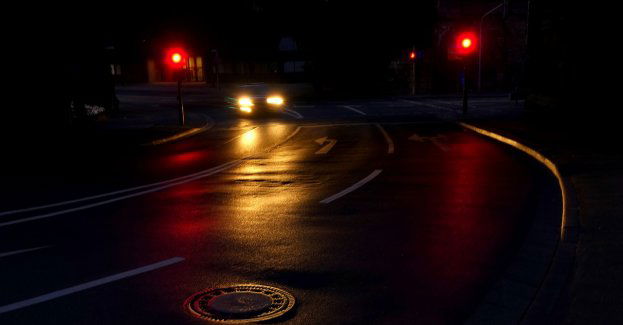 Pijany kierowca wjechał w auto i w latarnię, został zatrzymany dzięki reakcji świadka