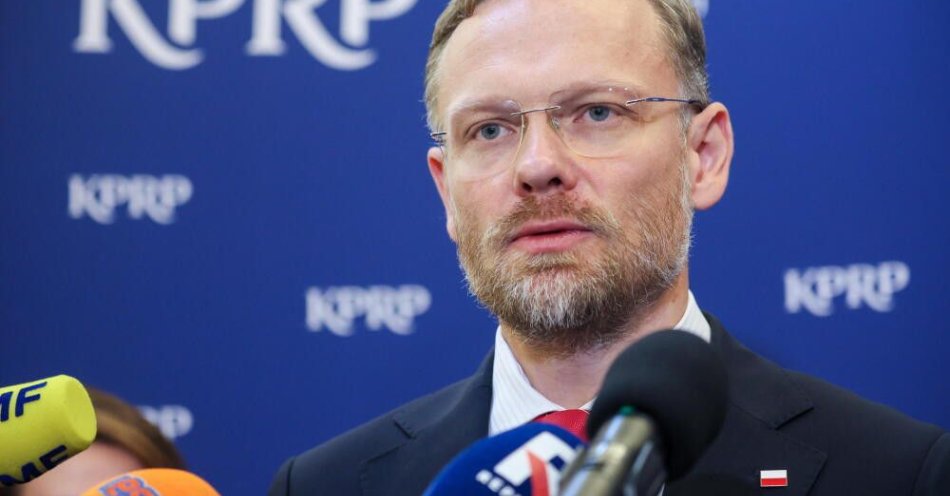 zdjęcie: Bogucki o „odwieszeniu” zasadniczej służby wojskowej: trzeba rozważać różne warianty, ale decyzji nie ma / Warszawa, 25.08.2025. Szef Kancelarii Prezydenta Zbigniew Bogucki podczas wypowiedzi dla mediów w Pałacu Prezydenckim w Warszawie, 25 bm. Prezydent poinformował o zawetowaniu ustawy o krajowym kodeksie skarbowym oraz o podpisaniu dwóch kolejnych nowelizacji Karty Nauczyciela. (ls/zkoc) PAP/Leszek Szymański