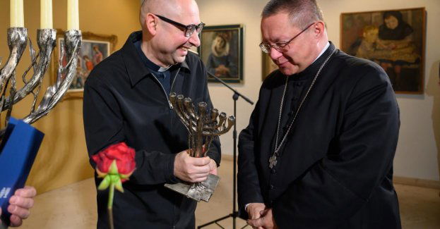 Kard. Ryś odebrał „Menorę Dialogu”; nagrodę za zbliżanie ludzi, kultur, religii i narodów