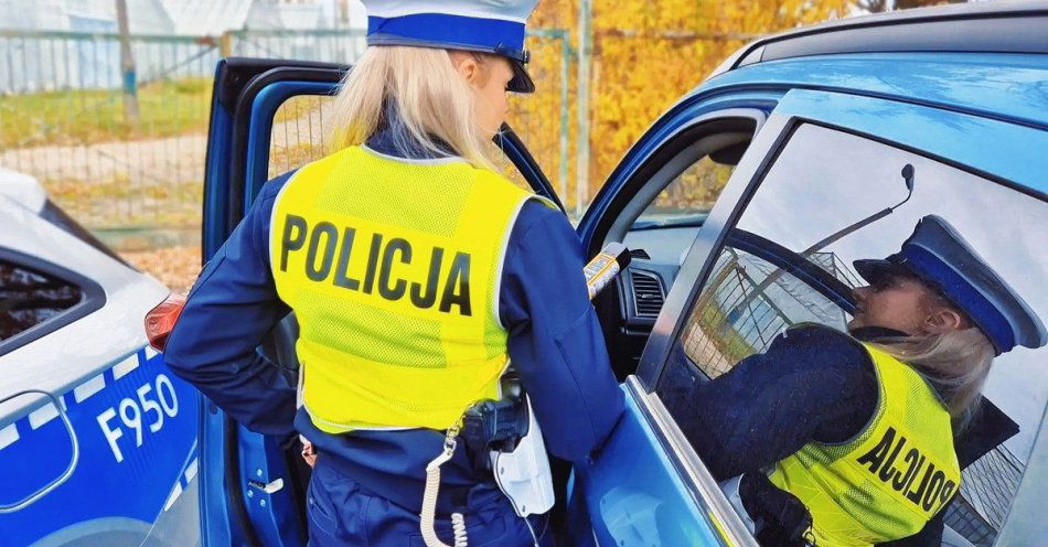 zdjęcie: Drift na rondzie Solidarności. 26 letni kierowca stracił prawo jazdy / fot. KMP w Skierniewicach