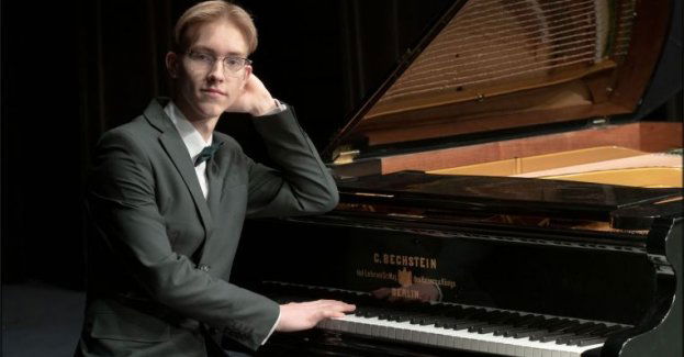 W Teatrze  –  Chopin, lustro i muzyczna dusza…