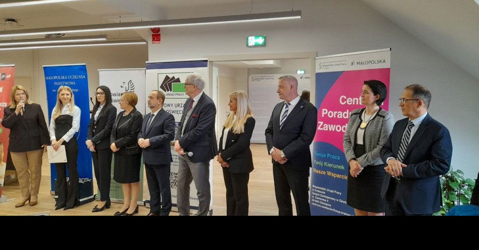 zdjęcie: Policja promowała zawód i bezpieczeństwo na targach w Oświęcimiu / fot. KMP w Oświęcimiu