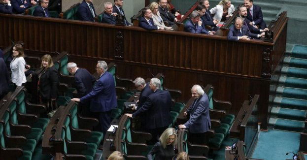 PiS nie wystawi kandydatów na wicemarszałka Sejmu, opuścił salę podczas przedstawiania kandydatury Czarzastego na marszałka
