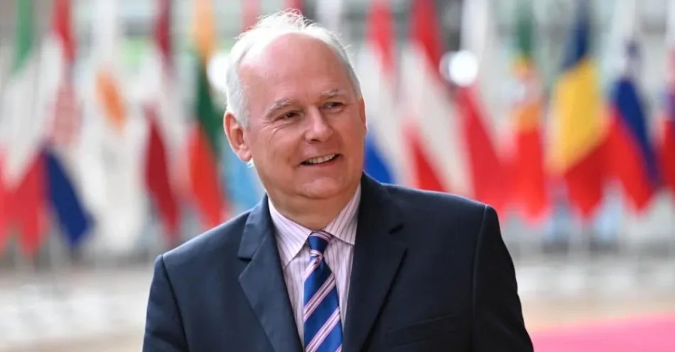 zdjęcie: KE: do końca roku drugi nabór wniosków w ramach SAFE; wiceszef MON: Polska zainteresowana / Bruksela, Belgia, 12.05.2026. Wiceminister obrony narodowej Paweł Zalewski podczas wypowiedzi dla mediów w drodze na posiedzenie europejskiej Rady ds. Zagranicznych (FAC) w Brukseli, 12 bm. (doro) PAP/Wiktor Dąbkowski