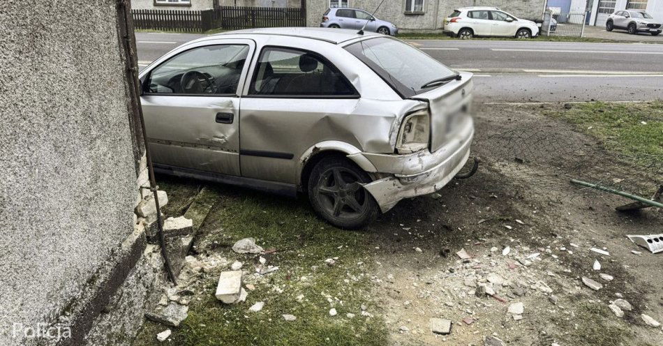 zdjęcie: Prawie dwa promile. Kierowca z przyczepą wjechał w budynek / fot. KMP Gorzów Wielkopolski