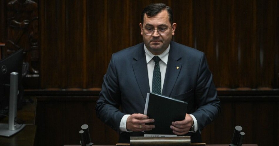 zdjęcie: Minister rolnictwa zapowiada skierowanie układu z Mercosur do TSUE / Warszawa, 09.01.2026. Minister rolnictwa Stefan Krajewski przemawia na sali obrad Sejmu w Warszawie, 9 bm. Sejm wznowił obrady. Zajmie się projektem noweli o wymianie informacji podatkowych z innymi państwami. Rozpatrzy też wniosek rządu o wyrażenie zgody na przedłużenie czasowego ograniczenia prawa do złożenia wniosku o udzielenie ochrony międzynarodowej na granicy z Białorusią. (mr) PAP/Marcin Obara