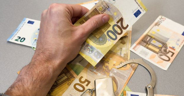 Zarzuty i areszt ws. łapówek przy inwestycjach budowlanych