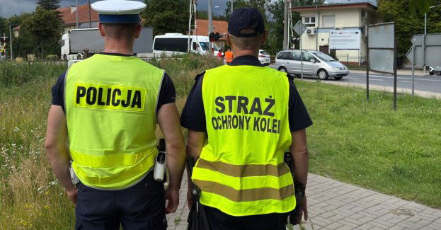 Wspólna akcja policjantów i Straży Ochrony Kolei - bezpieczeństwo na przejazdach pod szczególnym nadzorem
