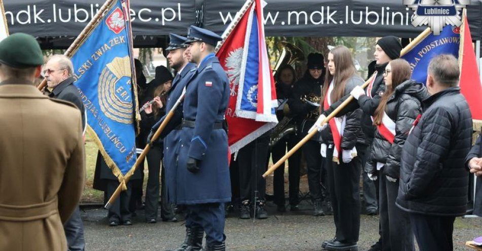 zdjęcie: Święto Niepodległości na Cmentarzu Wojskowym w Lublińcu / fot. KPP w Lublińcu