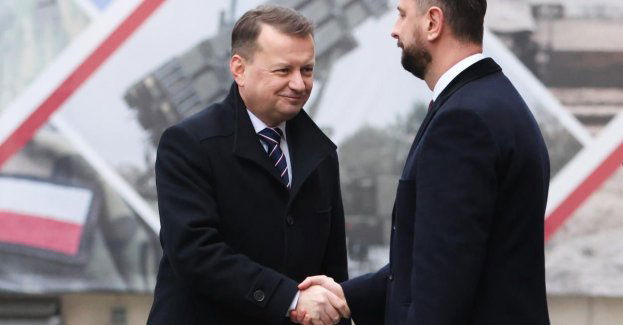 M. Błaszczak przekazał obowiązki szefa MON wicepremierowi W.Kosiniakowi-Kamyszowi