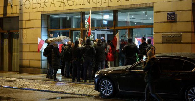 Zarząd PAP zrezygnował z zewnętrznej ochrony firmy; w jej siedzibie trwa akcja posłów PiS