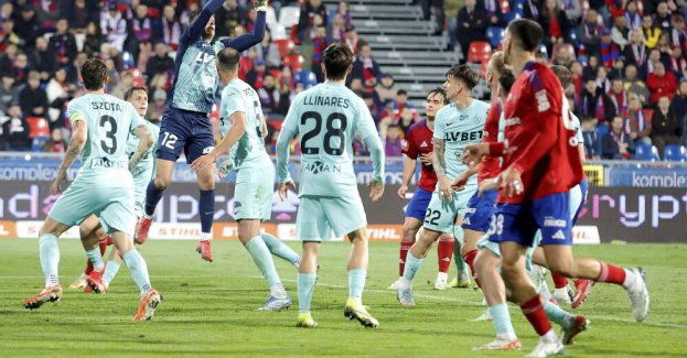 Ekstraklasa piłkarska - lider Raków ucieka, popis Koulourisa w Niepołomicach
