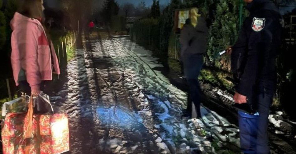 zdjęcie: Dzielnicowi i MOPS kontrolują miejsca pobytu bezdomnych / fot. KPP w Malborku
