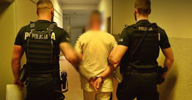 Cztery zatrzymane wczoraj osoby były poszukiwane. Trzy z nich już trafiły za kraty aresztu śledczego