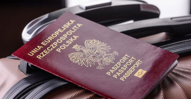 Tysiąc paszportów wydanych w lotniskowym punkcie szybkiego paszportu MSWiA