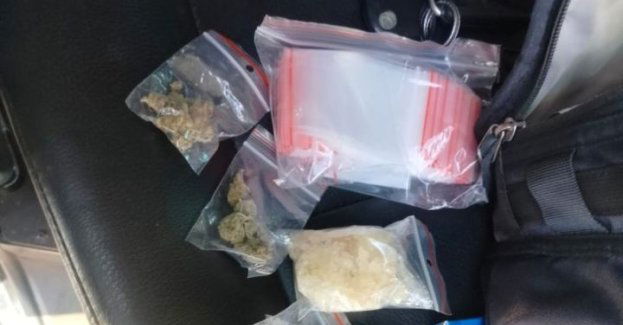 Zasłonił twarz na widok patrolu - w saszetce miał narkotyki