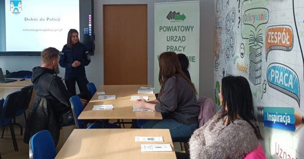 Spotkanie informacyjne w sprawie pracy w Policji w Powiatowym Urzędzie Pracy w Mrągowie