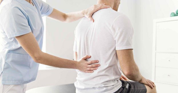 Elastyczną protezą lekarze z Mielca uśmierzają przewlekły ból kręgosłupa