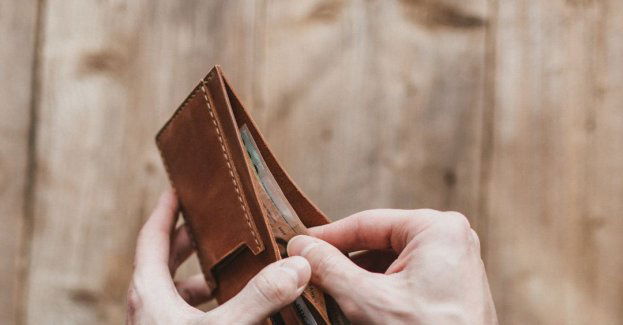 Ukradł pieniądze ze znalezionego portfela, po czym oddał go policjantom