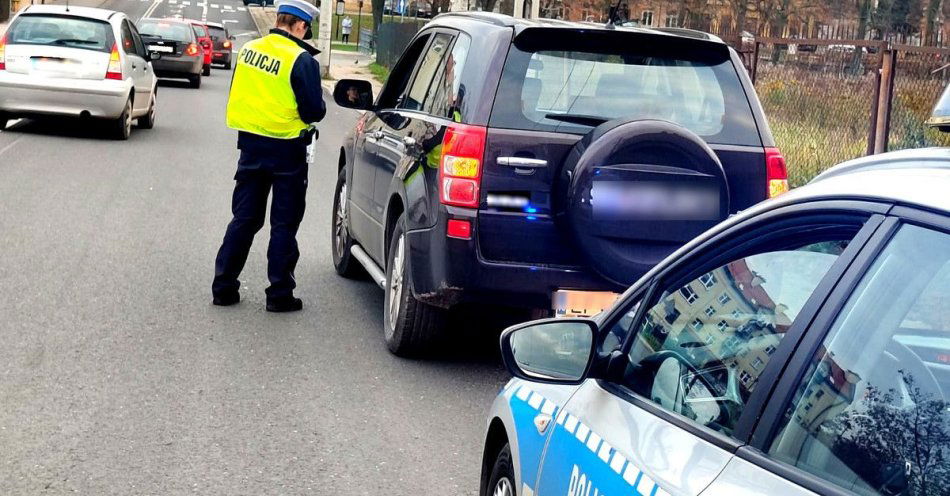 zdjęcie: Sprawdź światła przed drogą: bezpłatne badania w Piotrkowie / fot. KMP w Piotrkowie Trybunalskim