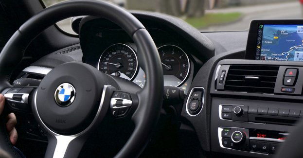 Jechał na czołówkę; z radiowozem