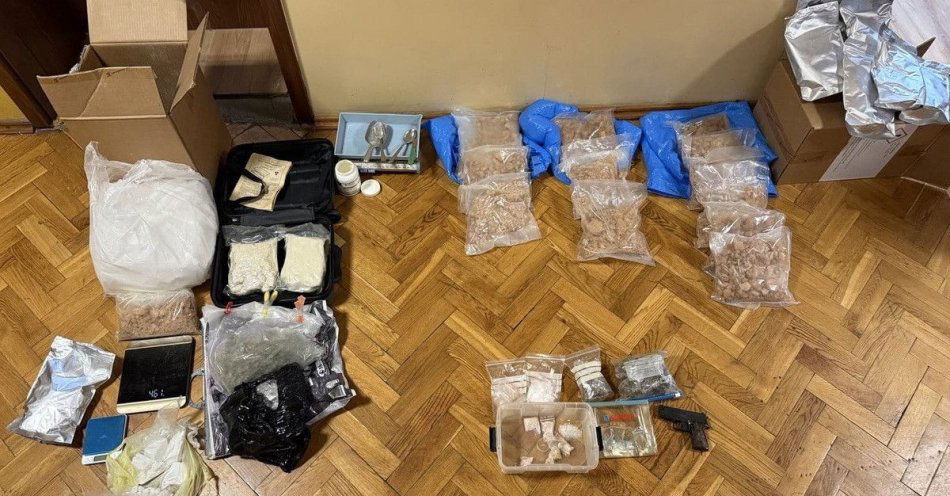 zdjęcie: Policja zabezpieczyła ponad 33 kg narkotyków i aresztowała 67-latka / fot. KPP w Mławie