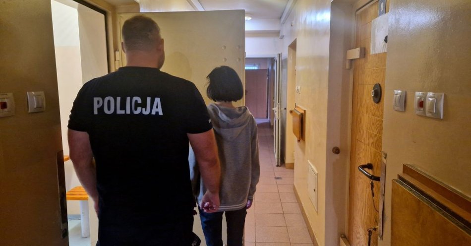 zdjęcie: Kobieta zatrzymana za kradzież towaru za 850 zł w Pabianicach / fot. KPP w Pabianicach