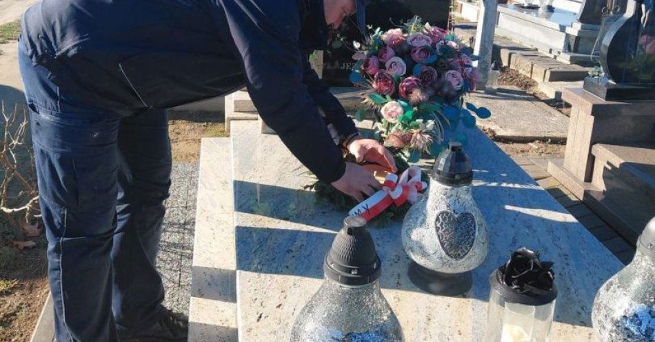 zdjęcie: Policjanci z Biłgoraja uczcili pamięć poległych kolegów / fot. KPP Biłgoraj