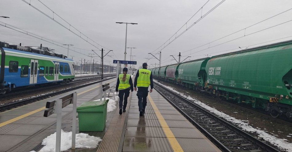 zdjęcie: Przeworsk: policja wzmacnia ochronę torów w operacji TOR / fot. KPP w Przeworsku KPP Przeworsk