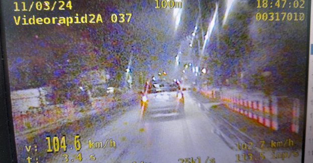 Jechał 104 km/h w obszarze zabudowanym – policjanci zatrzymali mu prawo jazdy